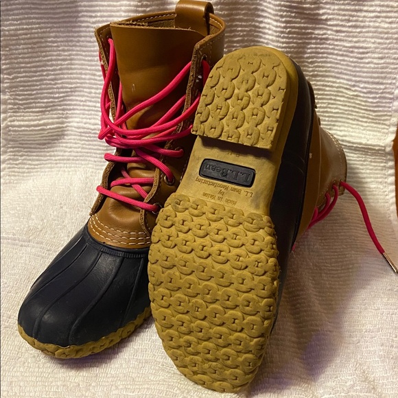 Women’s L.L. Bean Boots,
8 inch
Made in Maine - Picture 2 of 4